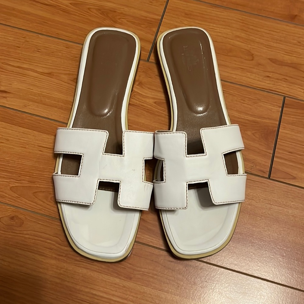 H-inspired White sandals